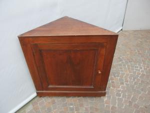 NUSSHOLZ-ECKSCHRANK MIT EINER TÜR, JAKOBO II. EPoche 800, 85x57x62 cm